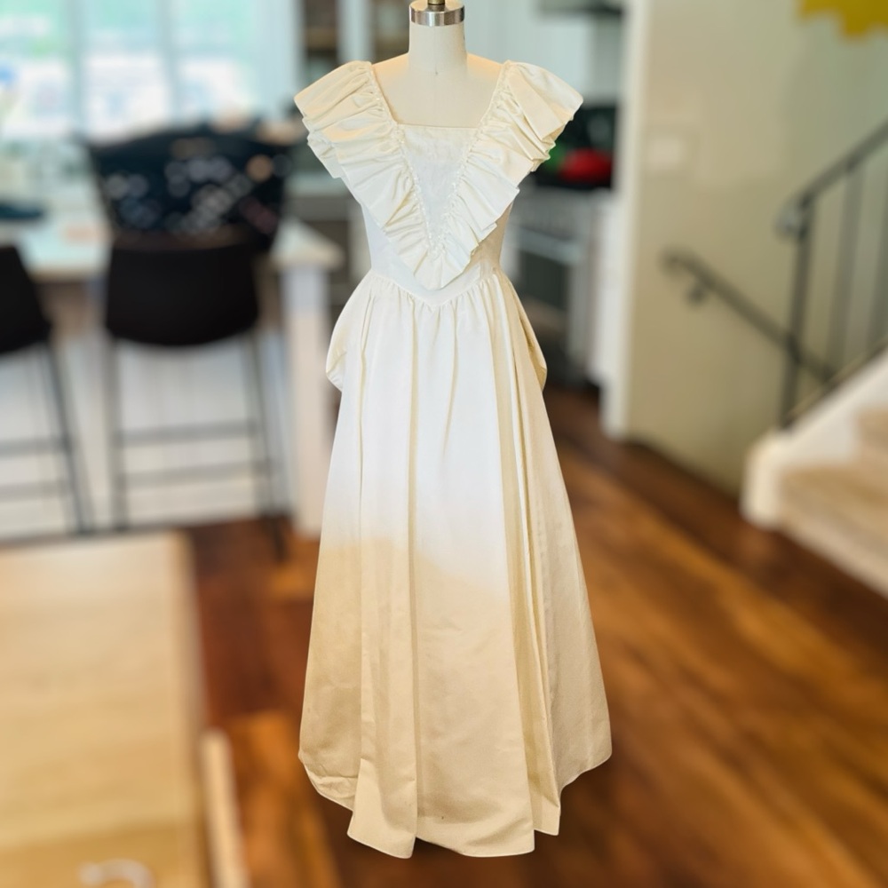 Gunne Sax Cream Wedding Dress